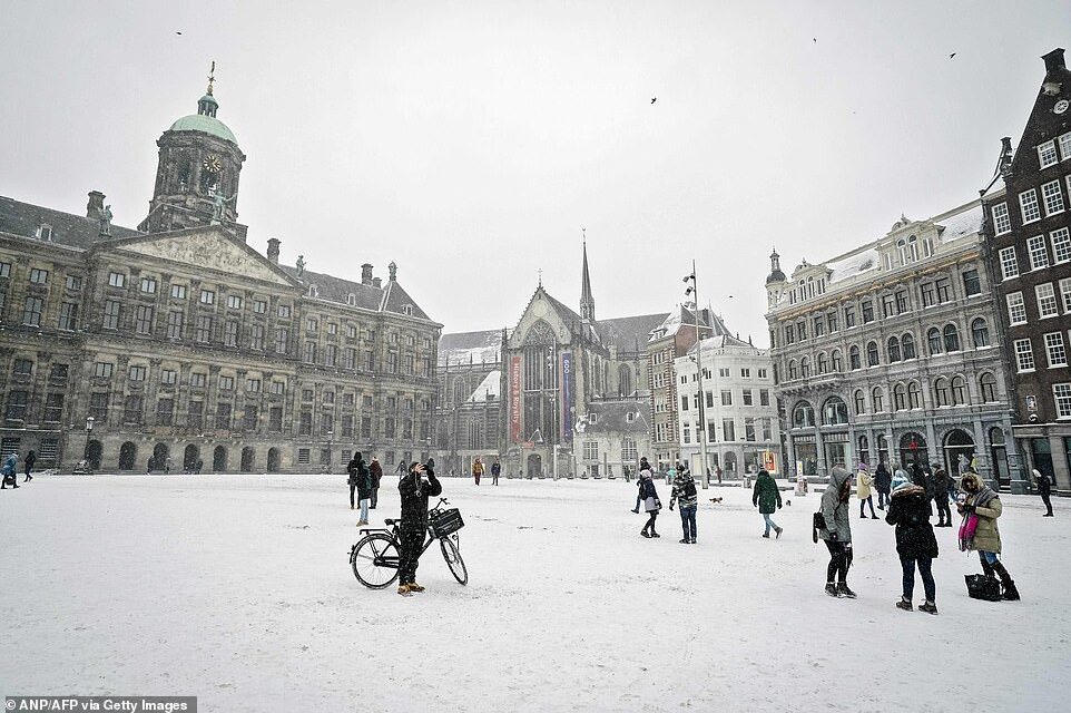 Stuhi bore pas një dekade në Holandë, mbyllen shkollat dhe qendrat e vaksinimit