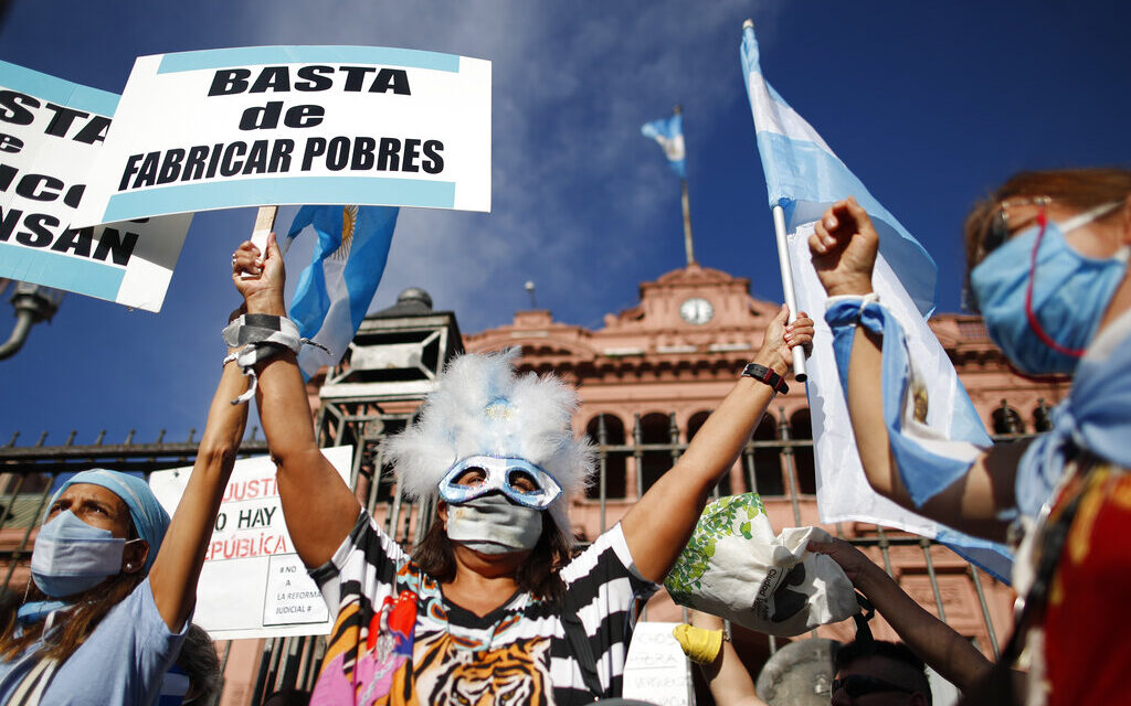 “Më kthe mbrapsht vaksinën time”, argjentinasit protestojnë kundër skandalit