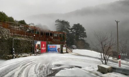 Bora mbulon Llogaranë, vështirësi në qarkullim