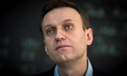 Vdes papritur mjeku që kuroi Navalny-n pas helmimit me Novichok