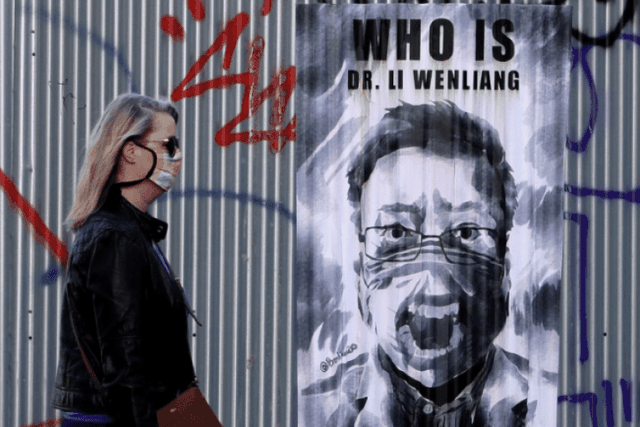 Wuhan-i kujton mjekun që paralajmëroi koronavirusin. Por cili qe fati i Li Wenliang