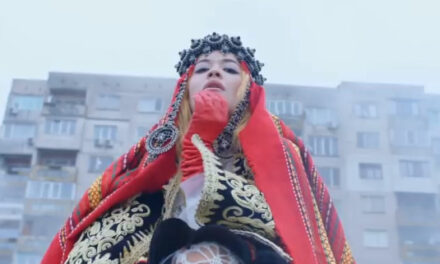 Rita Ora del me veshje tradicionale shqiptare në klipin e ri