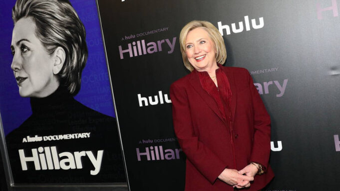 “Shteti i terrorit”, Hillary Clinton shkruan romanin e saj të parë