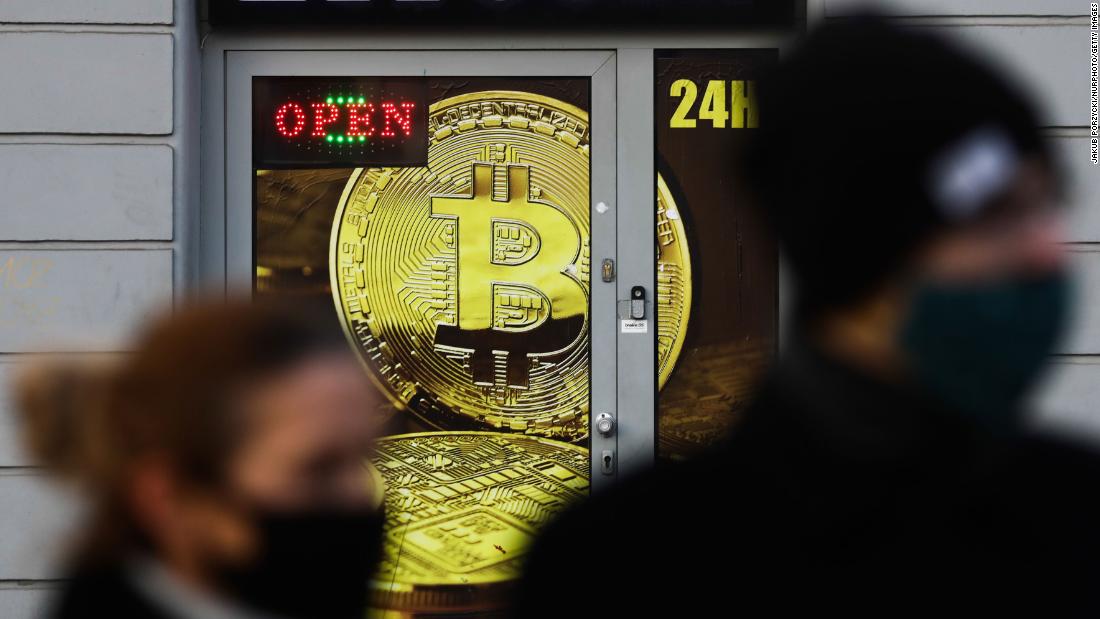 “Një ditë do të zëvendësojë arin”, Bitcoin arrin rekordin e 50 mijë dollarëve