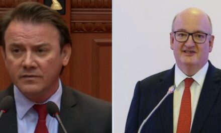 Deputeti Ralf Gjoni sulmon ambasadorin e Britanisë: Shoku i Lulit dhe i Monës po tallet me shqiptarët