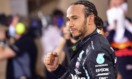Merr fund telenovela, Lewis Hamilton rinovon kontratën me Mercedes
