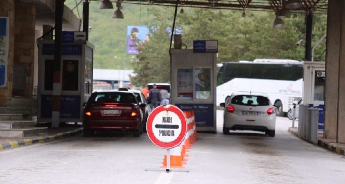 Greqia mban të mbyllur pikën kufitare të Kapshticës