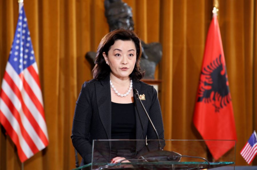 Kim kujton shpalljen “non grata” të Tom Doshit: Shqiptarët meritojnë më shumë