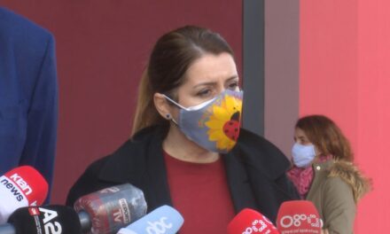 “Kapacitetet në spitalet e Tiranës nuk janë ezauruar”, Manastirliu shpjegon pse u hapën spitalet rajonale