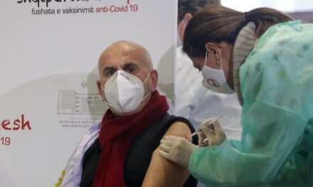 Infektimi me COVID-19 i Piperos “jo nga vaksina, por prej kontakteve me pacientët”