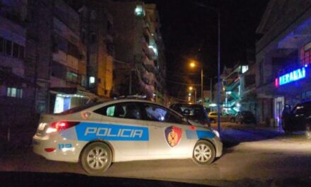 Sherri për vendin e parkimit në Durrës, plagosen më armë nënë e bir