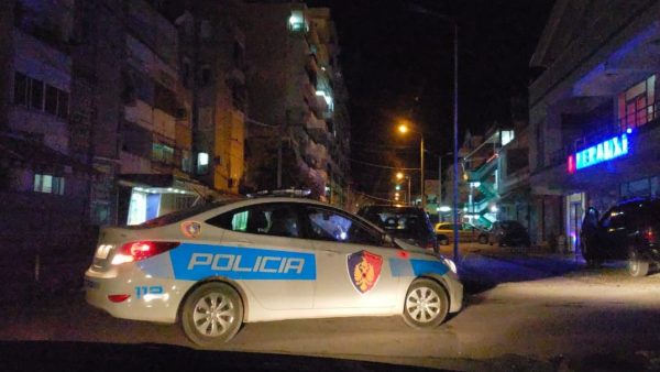 Sherri për vendin e parkimit në Durrës, plagosen më armë nënë e bir