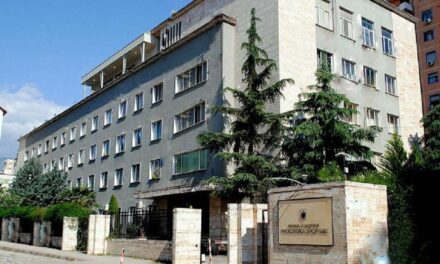 Prokuroria i bllokon pasurinë biznesmenit në Tiranë
