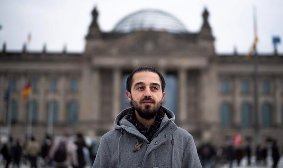 Nga refugjat për deputet: Kush është siriani që po synon Bundestagun