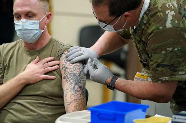 Një e treta e ushtarëve amerikanë nuk duan të vaksinohen