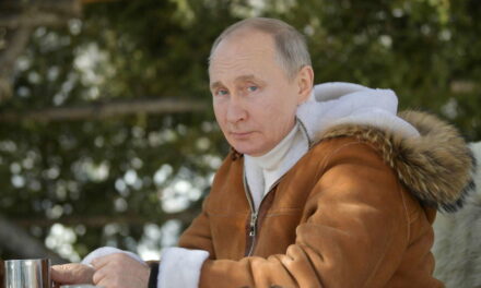 Vaksinimi i Putin “top sekret”, nuk dihet vendi, lloji i vaksinës dhe nuk do shfaqet në kamera