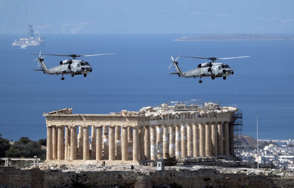 Greqia tregon forcën ushtarake në 200 vjetorin e pavarësisë