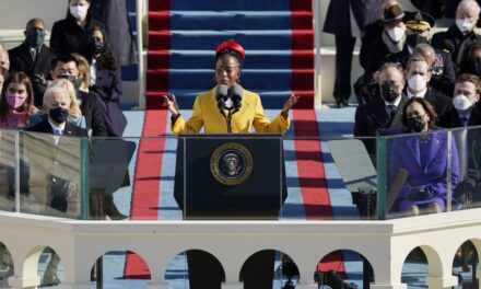 Poetja e inaugurimit të presidentit Biden: Jeta ime ndryshoi në 6 minuta