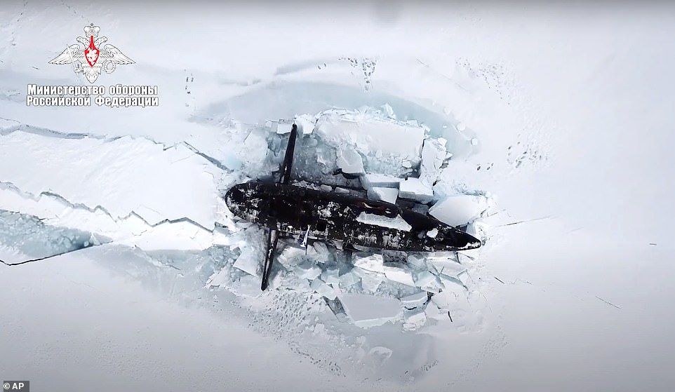 Luftë “e ftohtë” në Arktik, Rusia tregon muskujt me manovrën e pazakontë të nëndetëseve