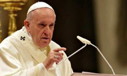Pandemia prek Selinë e Shenjtë, Papa Françesku ul pagat për kardinalët dhe klerikët