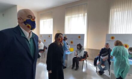 Manastirliu: Me vaksinat ruse Sputnik vijojmë vaksinimin e të moshuarve