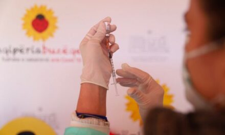 Qeveria shqiptare lejon përdorimin e vaksinave ruse dhe kineze