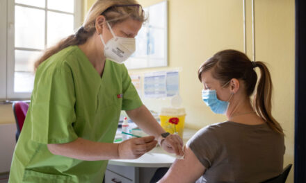 Franca ndryshon qëndrim për vaksinën e AstraZeneca-s