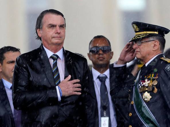 Brazil, largohen të gjithë krerët e ushtrisë. Kriza më e rëndë që nga rënia e diktaturës