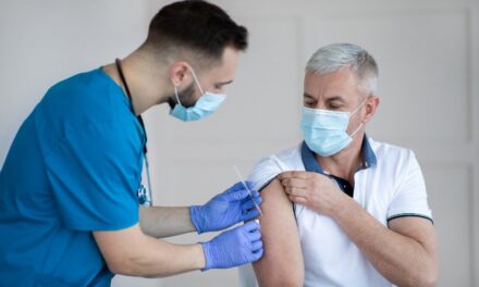 Vaksinat kundër Covid: Thuajse asnjëherë efekte anësore serioze