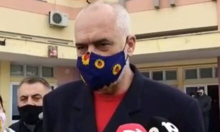 Rama komenton postimin e Vuçiç: Shoku në Beograd po luan me kukulla në Facebook