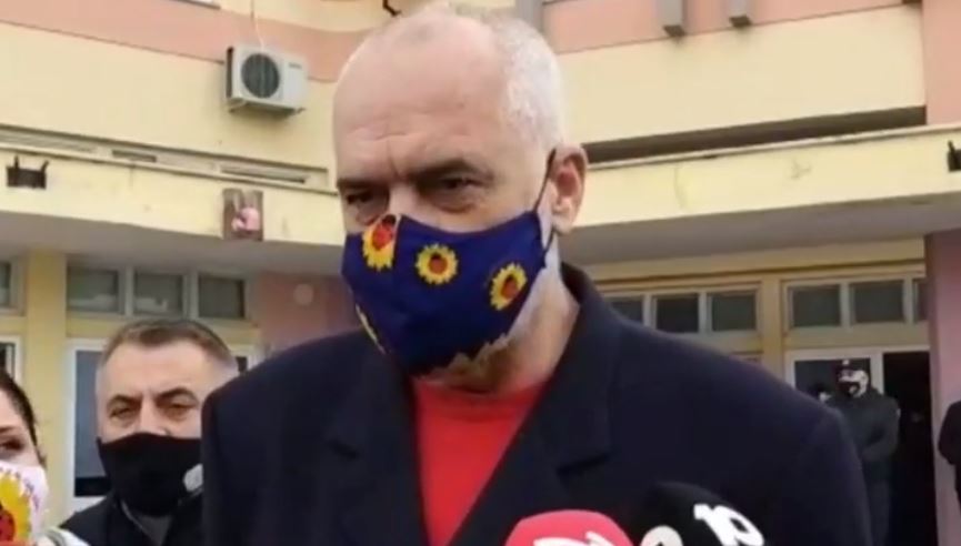 Rama komenton postimin e Vuçiç: Shoku në Beograd po luan me kukulla në Facebook