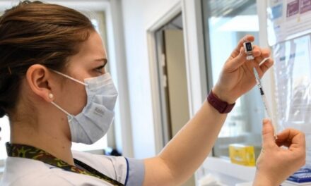 Vaksina edhe në farmaci, Franca synon të përshpejtojë procesin