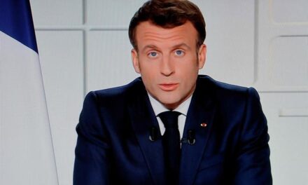 Macron: E gjithë Franca zonë e kuqe, shkollat do mbyllen për tre javë