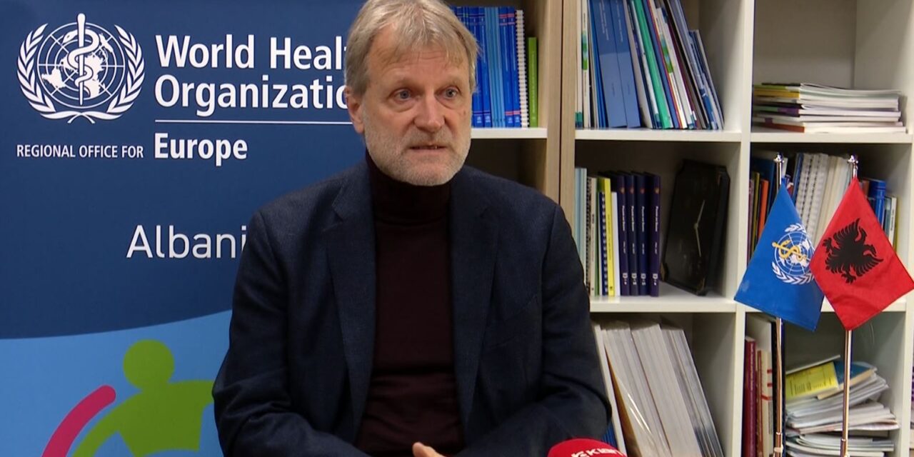 Shefi i OBSH në Tiranë: Nuk ka arsye të pezullohet vaksinimi me AstraZeneca