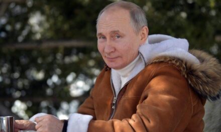 “Presidenti ndihet mirë”, Putin merr vaksinën kundër COVID-19 pas dyerve të mbyllura