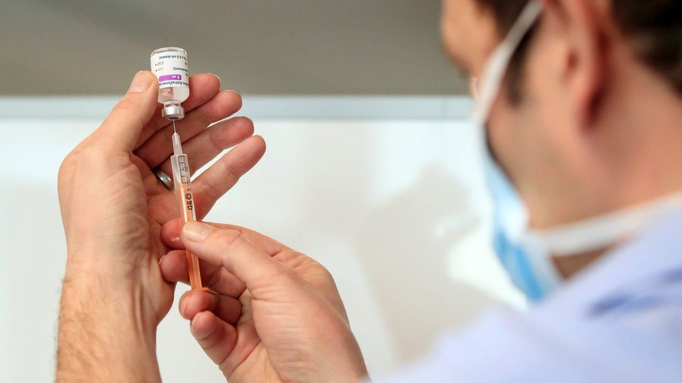Rifillon vaksinimi me AstraZeneca-n në Europë