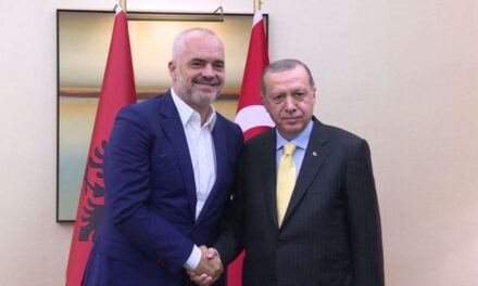 Qeveria shqiptare ka hyrë në negociata për zëvendësimin e kontrollorëve me punonjës të certifikuar nga Turqia