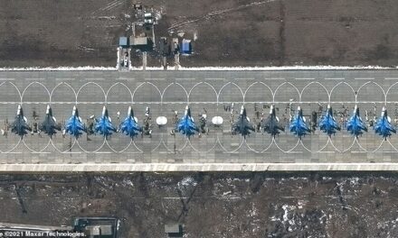 Në pritje të urdhrit të Putin, avionët supersonik rusë rreshtohen për sulm pranë kufirit me Ukrainën
