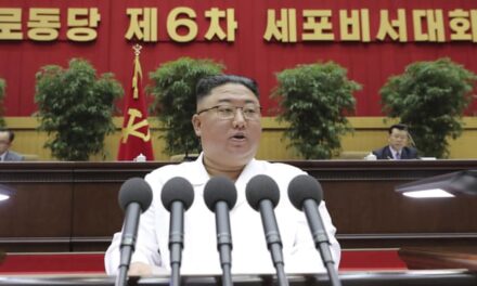Kim Jong Un paralajmëron një krizë urie: Përballemi me një krizë historike ekonomike