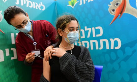 Izraeli shkon më tej, do të vaksinojë fëmijët 12-15 vjeç