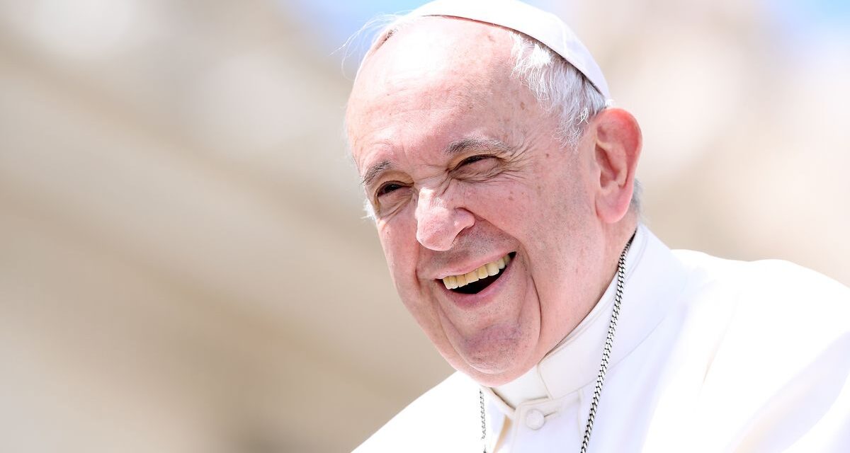 Sa është rroga e Papa Françeskut?