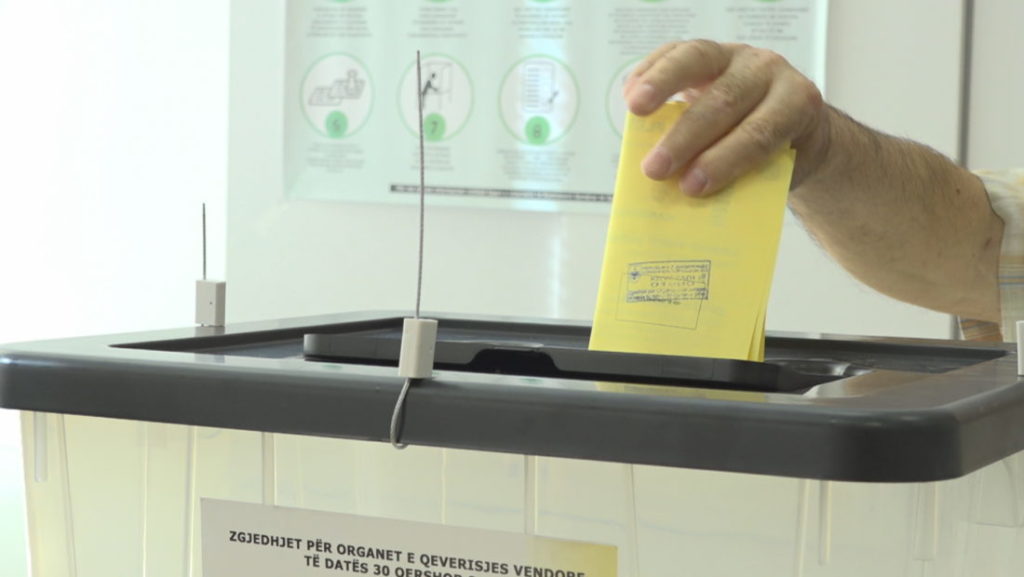 Zgjedhjet lokale/ BIRN: Hasi zbrazet nga emigracioni, por fushata ngec tek akuzat për blerje vote