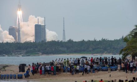 Raketa kineze që ka dalë jashtë kontrollit, bie në tokë në fundjavë, komanda amerikane në ndjekje të saj