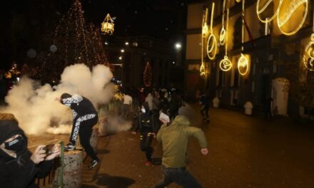 Ironia e gazetarit: Situata në Tiranë mund të dalë jashtë kontrollit, priten protesta të dhunshme nëse nuk jep dorëheqjen… Pirlo, trajneri Juventusit