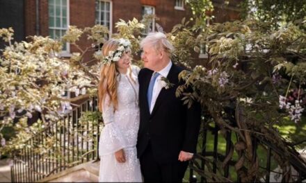 Publikohet fotoja e dasmës sekrete të Boris Johnson dhe Carrie Symonds