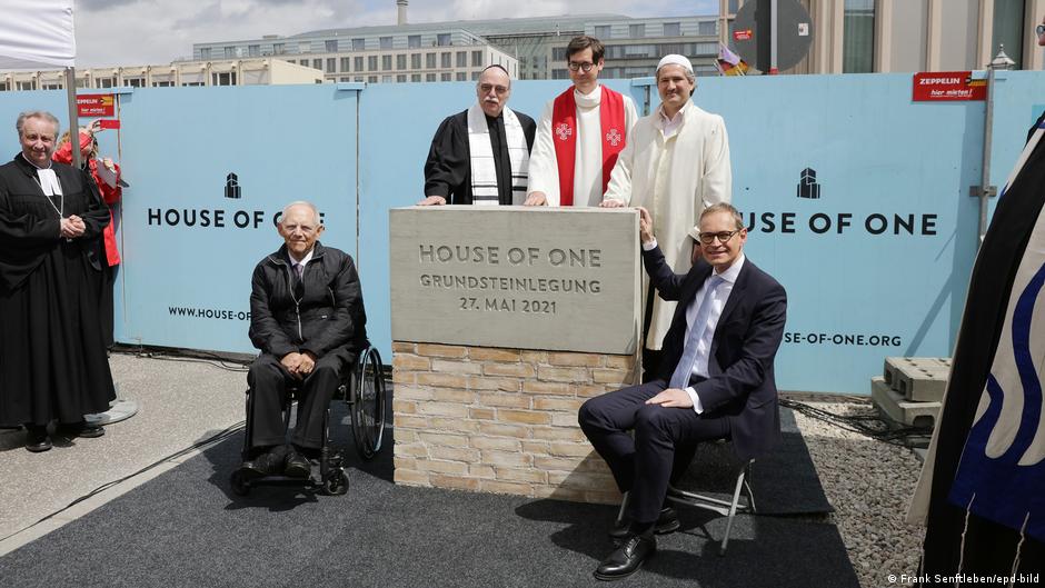 “House of One” në Berlin: Hebrenjtë, të krishterët dhe myslimanët nën një çati