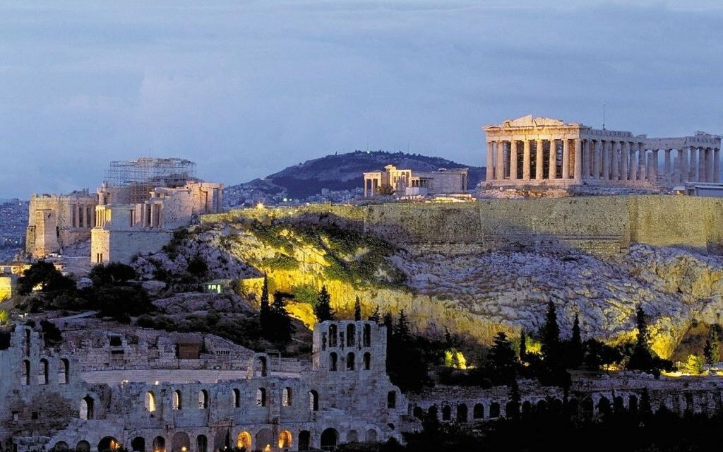 Greqia heq kufizimet, nis sezoni turistik
