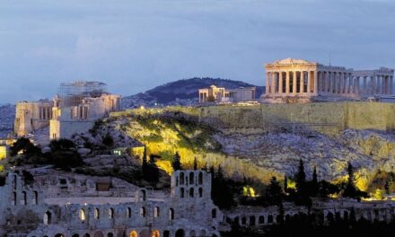 Greqia heq kufizimet, nis sezoni turistik
