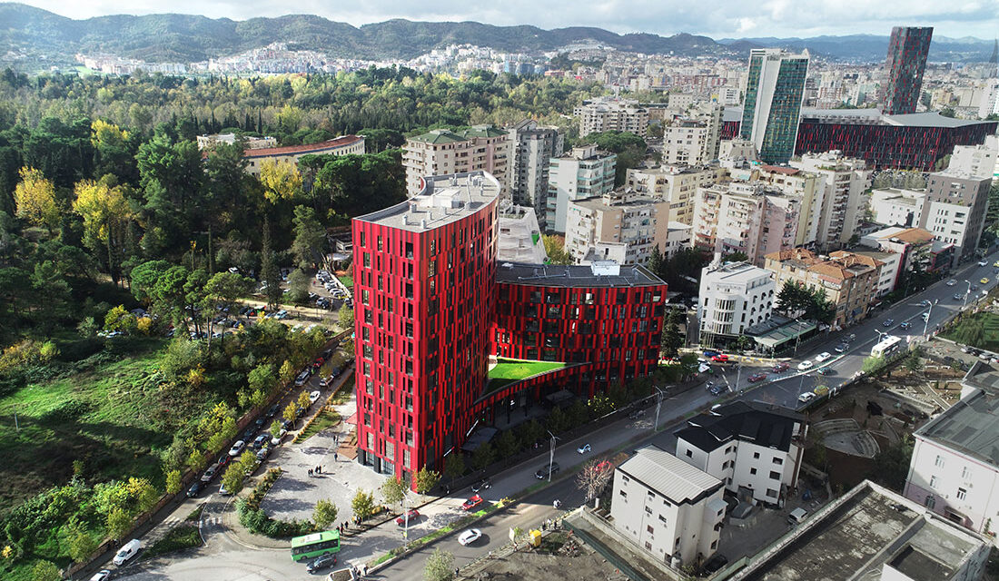 Ndërtimet shtohen, por qytetarët nuk e “duan” më Tiranën