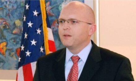 Vizita e Reeker në Tiranë, Ambasada Amerikane: SHBA mbështet fort reformat brenda sistemit të drejtësisë